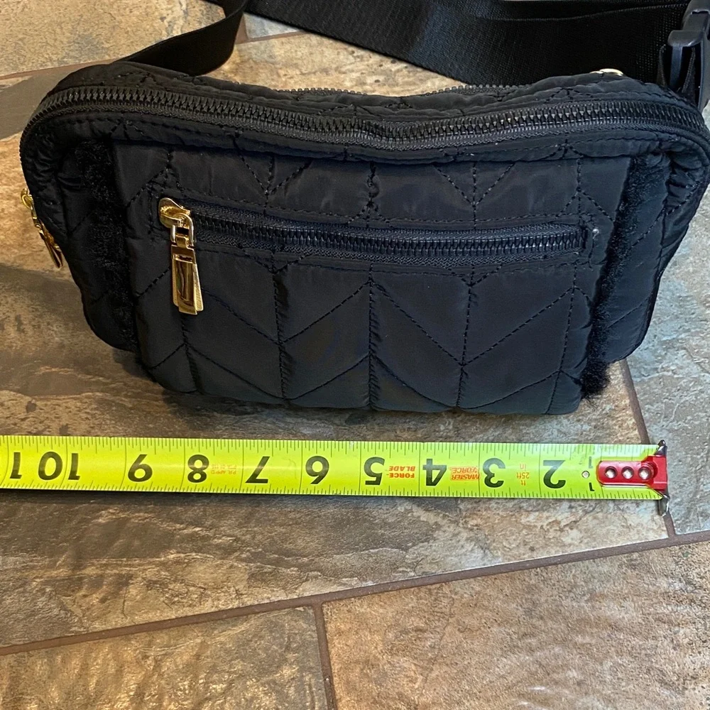 House of Harlow 1960 Black Quilted Belt Bag with Gold Hardware - Picture 2 of 7